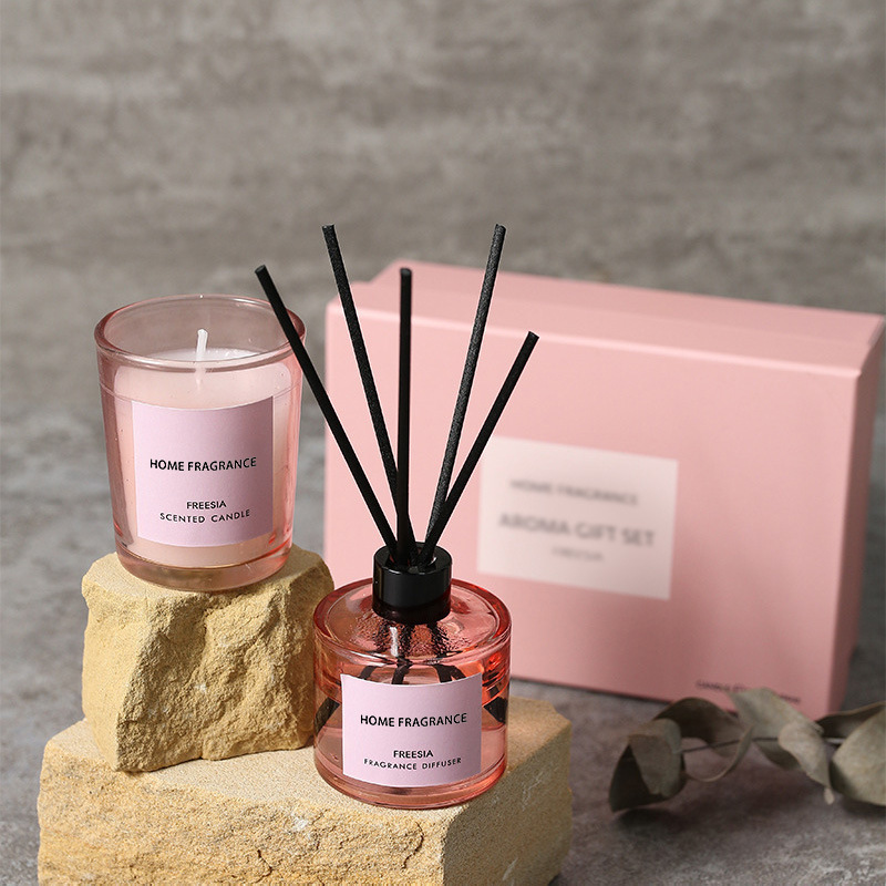 Home Fragrance That Lasts Long - Zestaw prezentowy: dyfuzor zapachowy i świeca